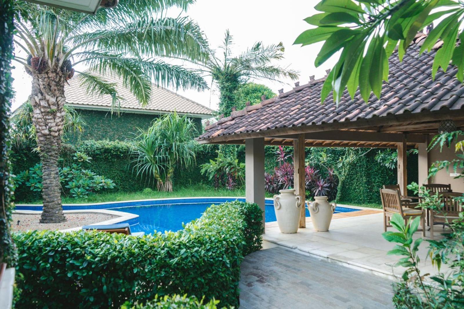 Coconut Lodge Resort Jepara Esterno foto